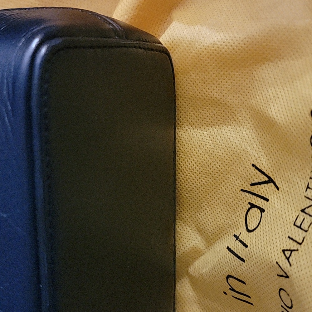 Valentino By Mario Valentino Black Crossbody Bag Great For‎ Everyday Use - Picture 9 of 16